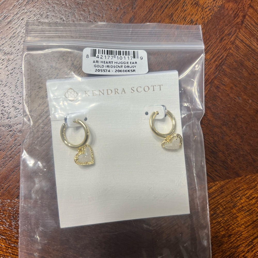 Kendra Scott Ari Heart Gold Huggie Earrings in Iridescent Drusy
